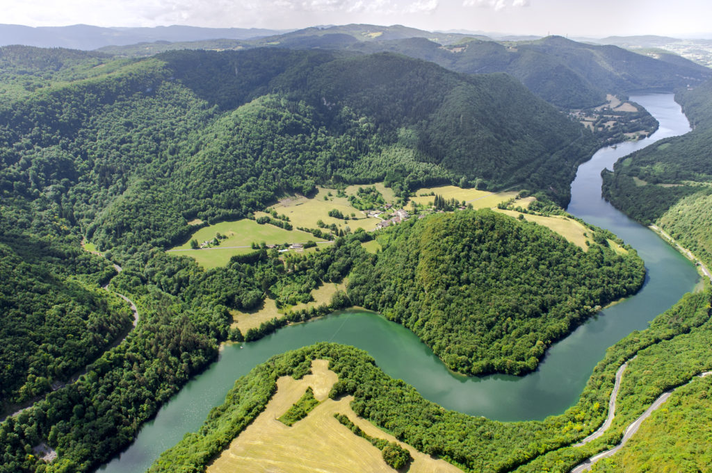 Pose de pelouse artificielle dans l'Ain