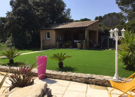Installation jardin gazon synthétique à Toulon dans le 83