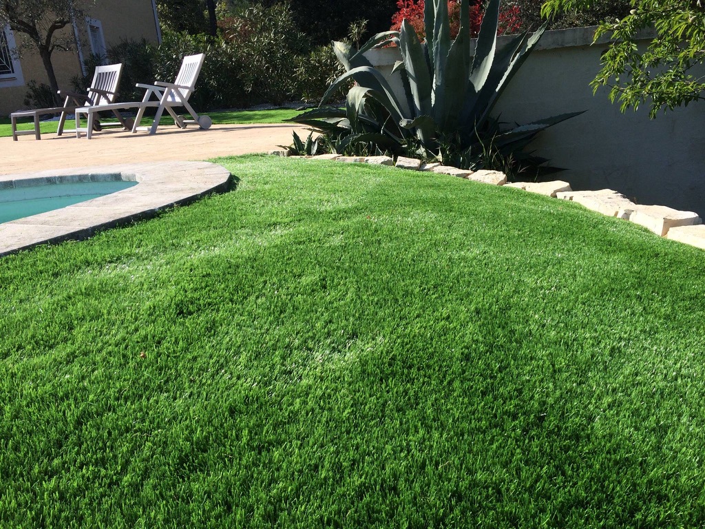 Pose de gazon artificiel à Villeurbanne dans le Rhône