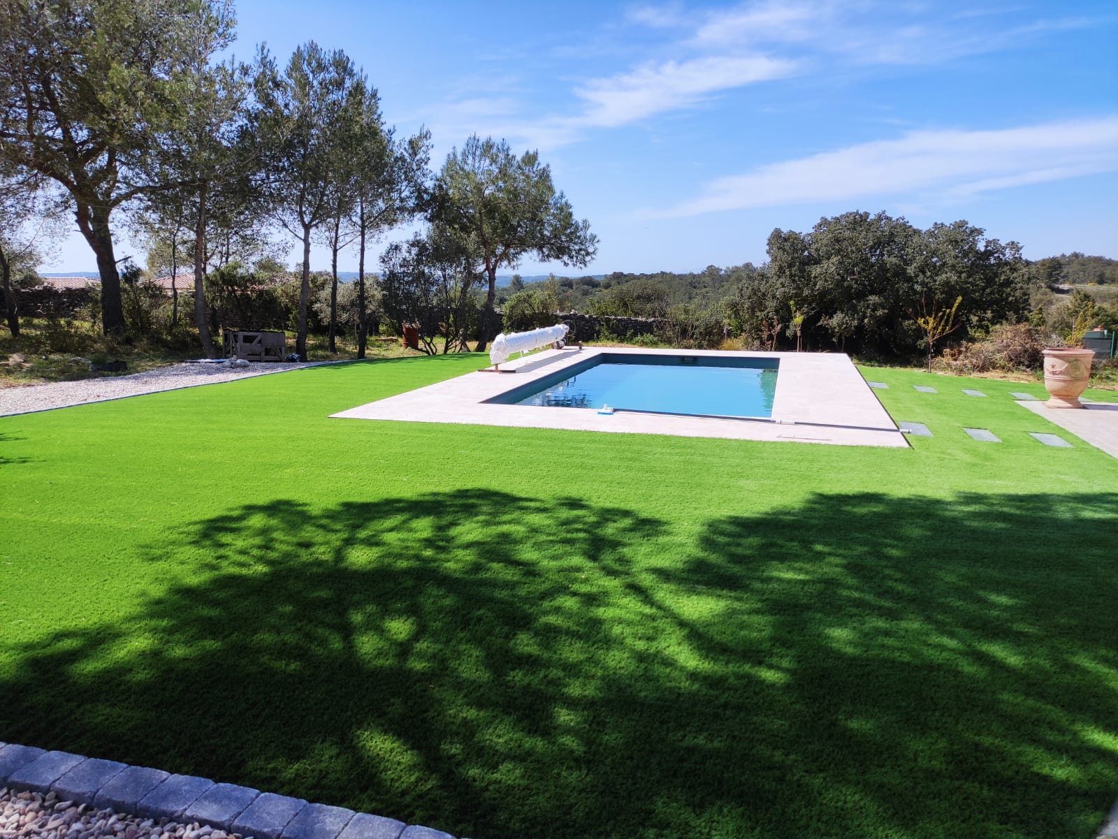 gazon synthetique piscine, gazon artificiel piscine, pelouse synthetique terrasse, pelouse artificielle terrasse