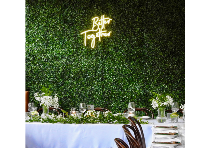 mariage avec pour déco des murs végétaux artificiels