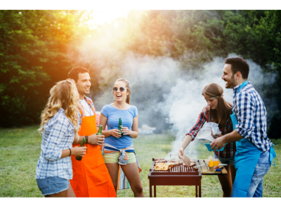 gazon synthétique et barbecue