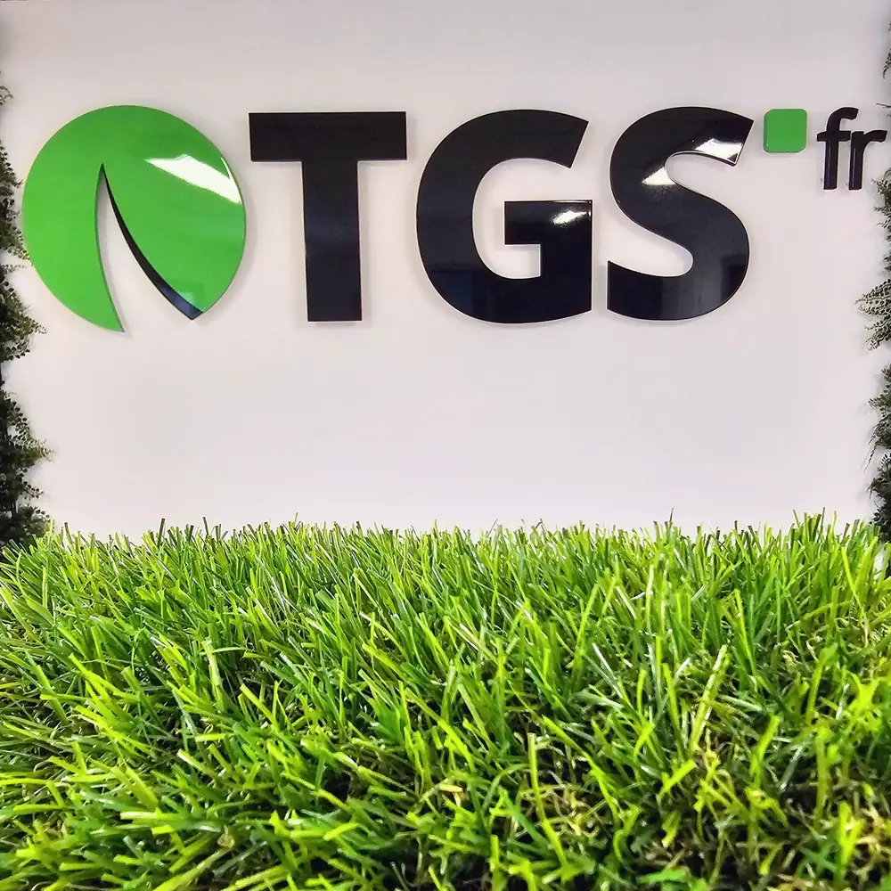 Enseigne TGS à l’accueil du showroom de Salindres.