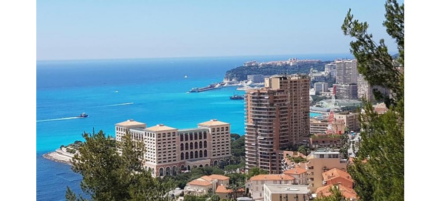 Vente et pose pelouse synthétique à Beausoleil
