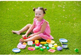 Le gazon synthétique, le revêtement sûr pour les enfants