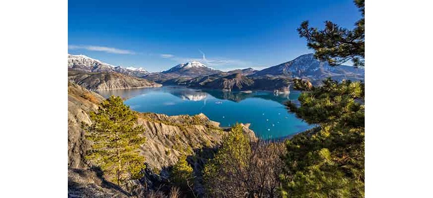 Vente et pose de pelouse synthétique en Hautes Alpes