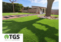 Guide complet pour choisir le gazon synthétique parfait pour votre jardin, piscine ou terrasse
