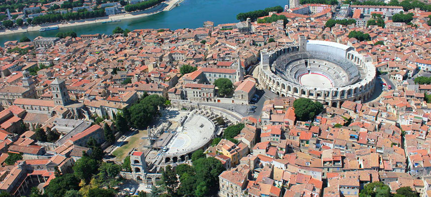 Vente et installation de gazon synthétique à Arles
