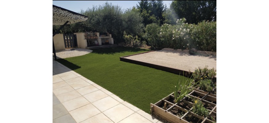 Vente et installation de gazon synthétique à Aix-en-Provence