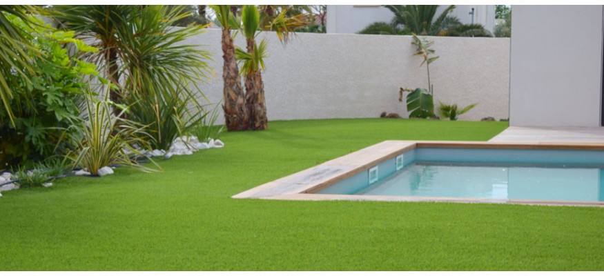Les réalisations en gazons synthétique sur les tours de piscine