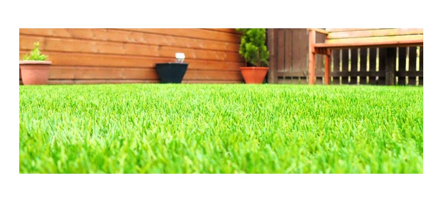 Installer la pelouse synthétique dans son jardin