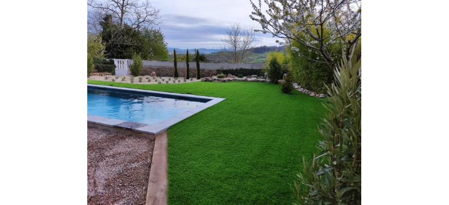 Investir dans le gazon artificiel pour les terrasses. Bonne ou mauvaise idée ?