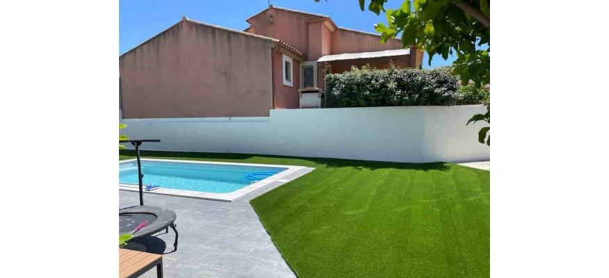 Pelouse synthétique : 6 bonnes raisons de l’adopter