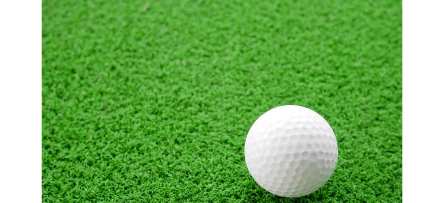 Gazon synthétique golf : comment l’installer chez soi