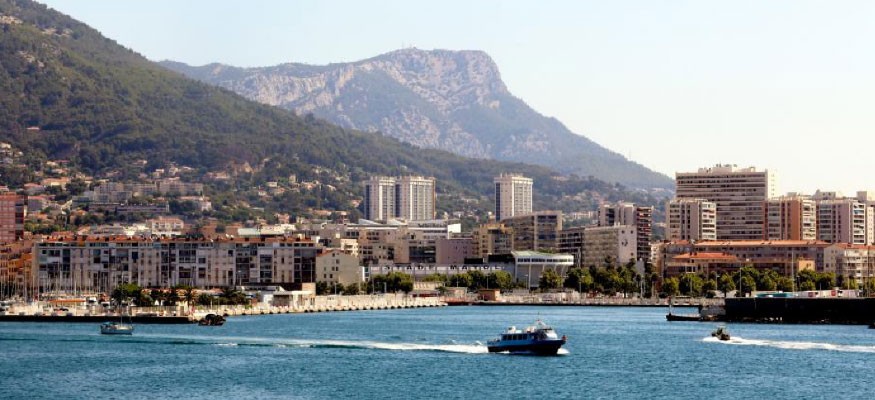 Vente et pose de gazon synthétique à Toulon