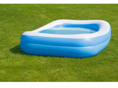 Peut-on installer une piscine hors sol sur du gazon synthétique ?
