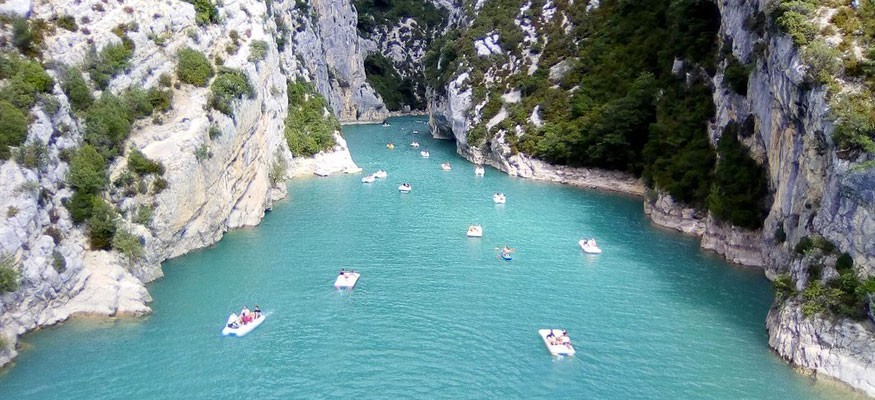 Vente et pose de gazon synthétique dans les Alpes de Haute-Provence
